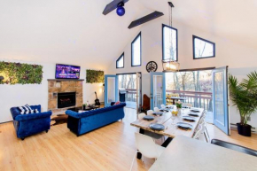 Waterfront Chalet W hot-tub & Pool East Stroudsburg